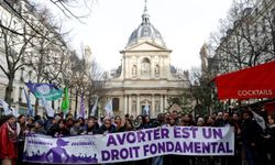 Fransa, kürtaj hakkını anayasal güvence altına alan ilk ülke oldu