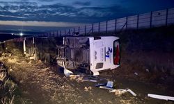 Kırşehir’de yolcu otobüsü şarampole devrildi: 15 yaralı