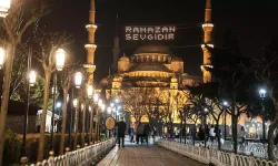Türkiye Ramazan ayına 'Hoş geldin' dedi: İlk teravih namazı kılındı