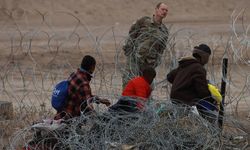 ABD Yüksek Mahkemesi, Texas'taki göçmenleri gözaltına alma yasasını durdurdu