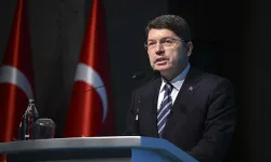 Adalet Bakanı Tunç, Türk bayrağına saldırılarda bulunulmasıyla ilgili resen soruşturma başlatıldığını bildirdi