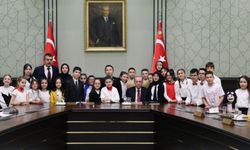 Erdoğan, 23 Nisan çocuklarını Külliye'de kabul etti