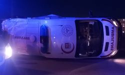 Ambulans otomobille çarpıştı: 5 kişi yaralandı