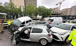 Beşiktaş'ta zincirleme kaza: 8 araç birbirine girdi, 8 yaralı