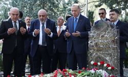 Cumhurbaşkanı Erdoğan Alparslan Türkeş'in mezarını ziyaret etti