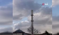 Depremin merkez üssü Sulusaray'da yıkılan cami minaresi görüntülendi
