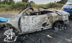 Antalya'da duvara çarpan otomobil alev aldı! Polonyalı 2 turist öldü