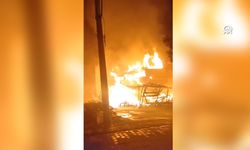 Bursa'da evde çıkan yangın 2 eve daha sıçradı