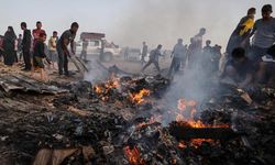 BM: İsrail'in Refah'ta kampa düzenlediği saldırıda en az 200 kişi öldürüldü. Her yerde ölüm var