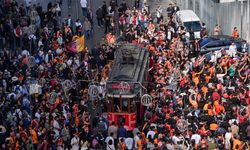 Galatasaraylı oyuncu ve taraftarlar, şampiyonluğu RAMS Park'ta kutluyor!