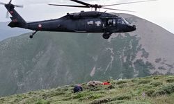 Mantar toplarken kayalıklardan düştü, askeri helikopterle hastaneye götürüldü