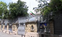 İran İstanbul Başkonsolosluğu'nda bayraklar yarıya indirildi