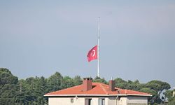 Türkiye genelinde bayraklar yarıya indirildi