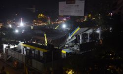 Hindistan’da inanılmaz olay! Reklam panosu düştü: 8 ölü 59 yaralı