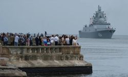 ABD, Küba'ya giden Rus deniz filosuna karşı bölgeye savaş gemileri ve uçak gönderdi