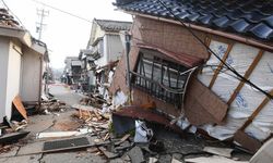 Japonya’da deprem: 5 bina çöktü!