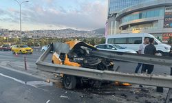 İstanbul'da feci kaza! Taksi bariyere saplandı
