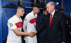 Cumhurbaşkanı Erdoğan, A Milli Futbol Takımı'nı soyunma odasına inerek tebrik etti