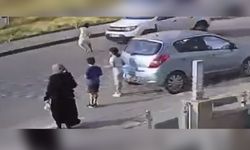 Yola fırlayan çocuğa otomobilin çarptığı anlar kamerada