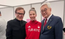 Altın Türkler, ödüllerini Jackie Chan'den aldı!