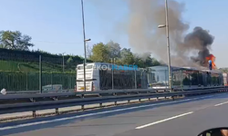 İstanbul'da metrobüs yangını! İşte yangının en detay görüntüsü