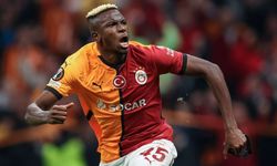 Galatasaray'ın yıldızı Osimhen mekan çıkışı gazeteciye yumruk attı: İşte o görüntüler!