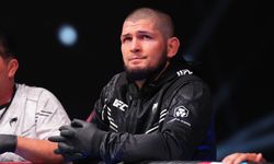 UFC Şampiyonu Nurmagomedov’u uçaktan indirdiler: Başından beri çok kabaydı!