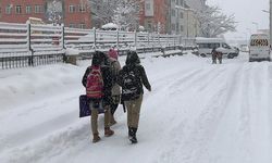 İstanbul'da eğitime kar engeli! Bazı ilçelerde okullar tatil edildi