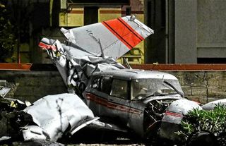 Fransa'da küçük bir uçak acil iniş yaptı: 3 yaralı