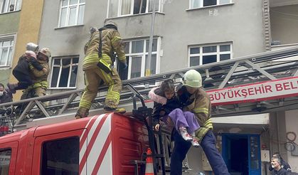 Esenyurt'ta korkutan yangın: Vatandaşlar binada mahsur kaldı