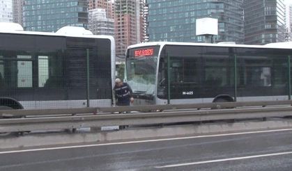 Fikirtepe'de metrobüsler çarpıştı!