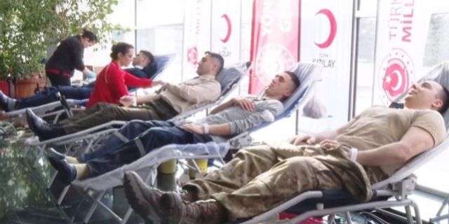 MSB personeli Kızılay'a kan bağışında bulundu
