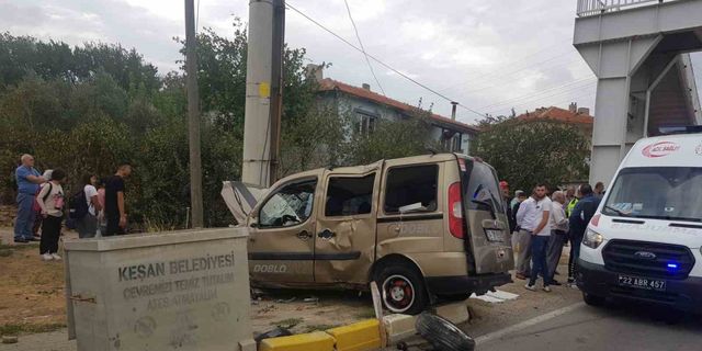 Keşan’da kaza yapan hafif ticari araçta sürücü ve eşi yaralandı