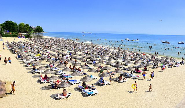 Aralarında 300 metre var: Özel plaj açık, halk plajı kapalı!