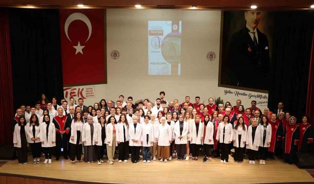 Amasya Üniversitesi Tıp Fakültesi’nde 70 öğrenci beyaz önlük giydi
