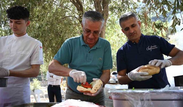 Başkan Topaloğlu’ndan öğrencilere mangal partisi