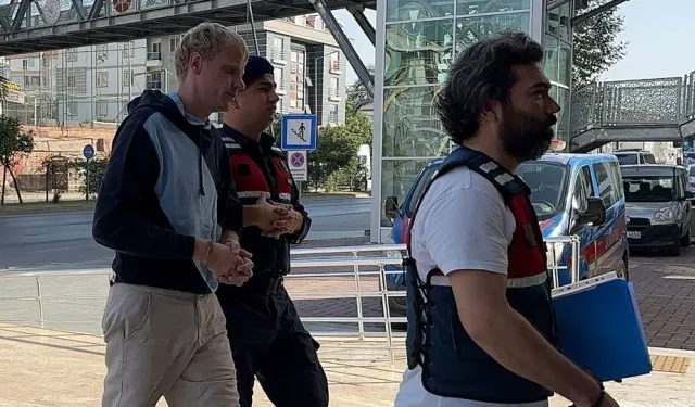 Antalya'da Ukrayna uyruklu bir kişi, 2 gaspçıyı aracıyla öldürdü
