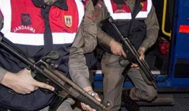 Jandarma, uyuşturucu tacirini mezarlıkta yakaladı