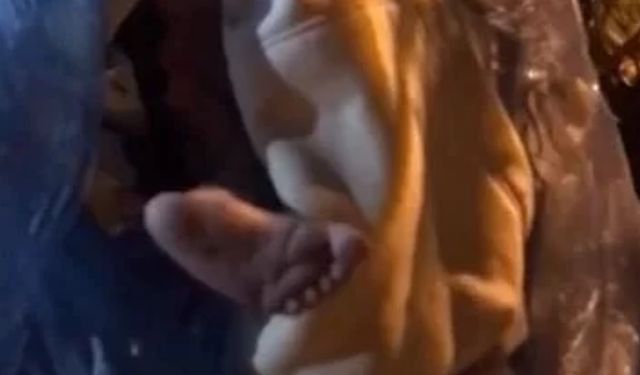 Yeni doğmuş talihsiz bebek çöp konteynerinin yanında bulunmuştu...