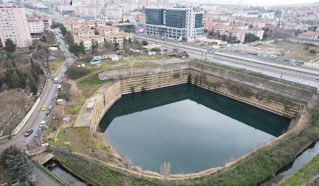 Google Maps, inşaat çukurunu göl algıladı