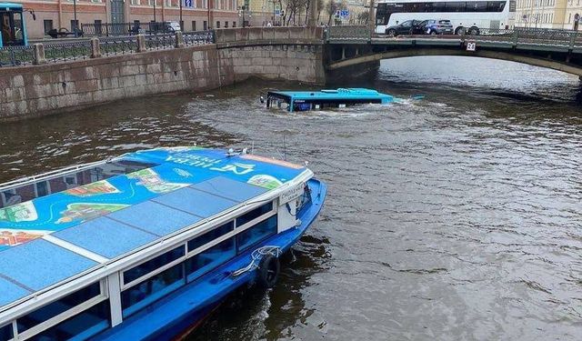 Rusya’da yolcu otobüsü nehre böyle uçtu: 4 ölü!