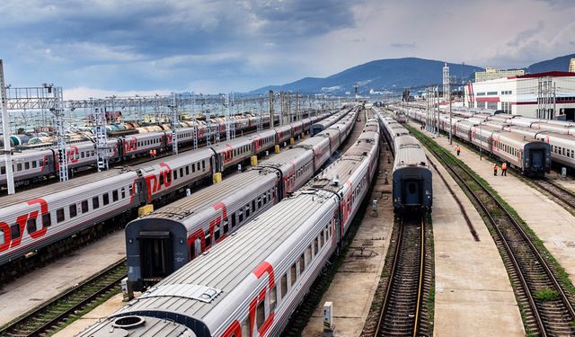 Rusya'da 800 yolculu tren raydan çıktı: Çok sayıda yaralı var