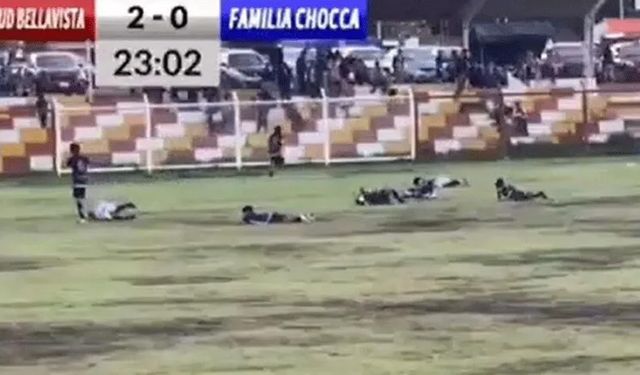 Futbol maçında sahaya yıldırım düştü! Bir anda yere yığıldılar