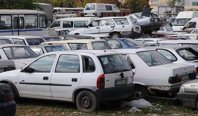 Hurda teşviki ile hangi araçlar ÖTV'siz alınacak? 2000 model ve altı (25 yaş üstü) hurda araç teşviki detayları