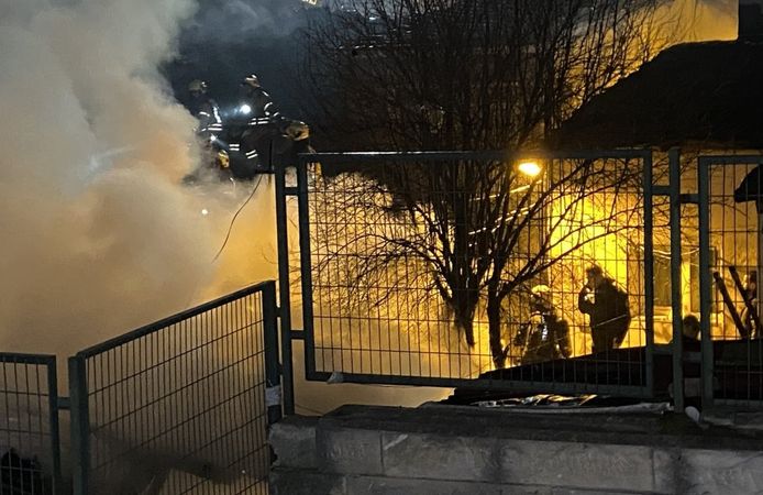 Beyoğlu’nda yangın! Çevredeki gecekondulara da sıçradı