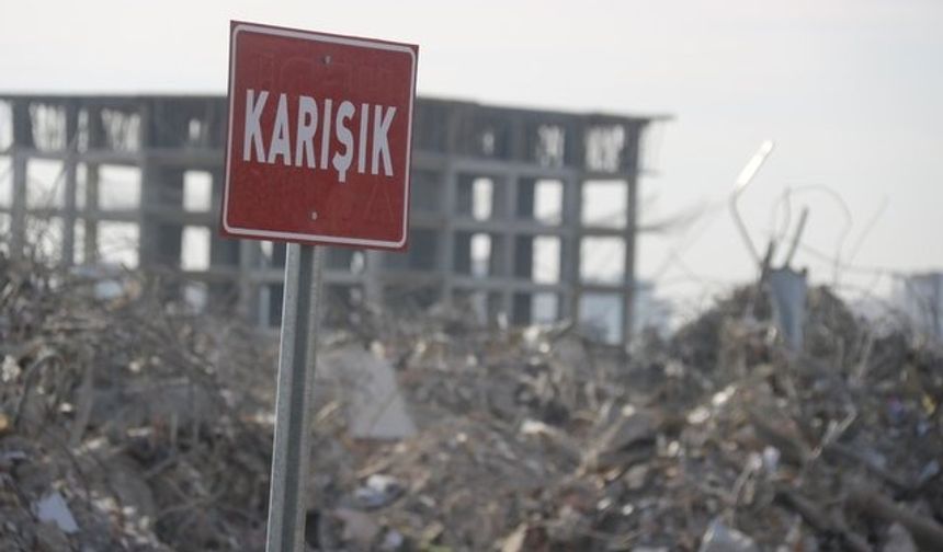 Binalar gitti, tabelalar geldi! Diyarbakır'da içler acısı görüntü
