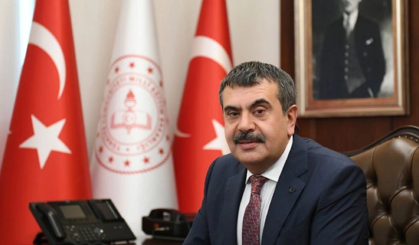 Ara tatiller kaldırılacak mı? Milli Eğitim Bakanı Yusuf Tekin açıkladı! Milyonları ilgilendiren yanıt...