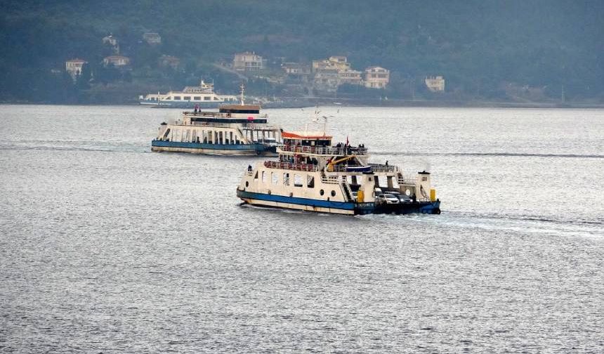 Çanakkale'de feribot seferlerine fırtına engeli!