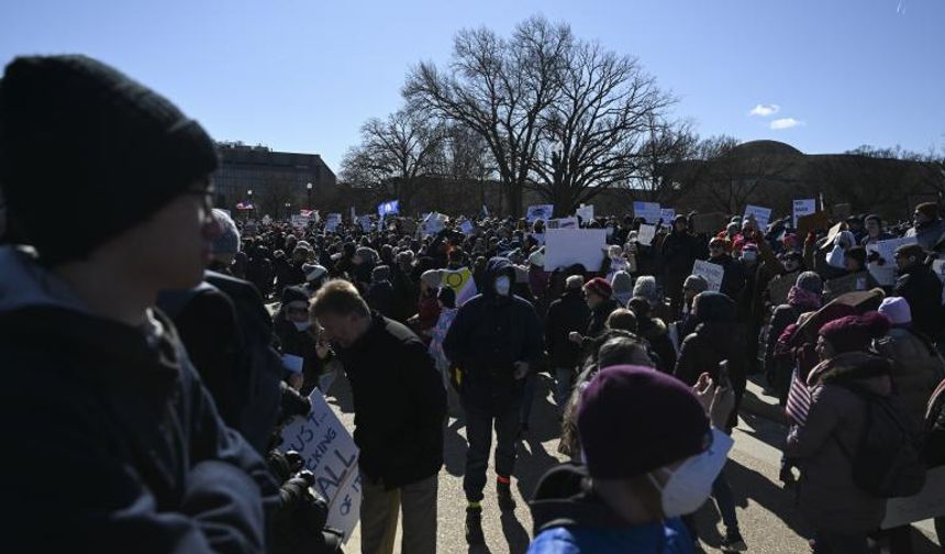 Washington'da Trump yönetimi ve Elon Musk’a karşı protesto düzenlendi!