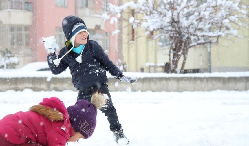 3 ilde eğitime kar engeli: Soğuk hava ve kar yağışı nedeniyle ara verildi!